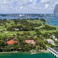Tỷ phú Jeff Bezos chuyển đến 'hầm trú ẩn tỉ phú' ở Miami sống