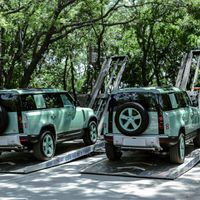 Hai anh em ở Bình Dương "chơi lớn" chi hơn 15 tỷ tậu 2 chiếc Land Rover Defender 75th Limited Edition cực giới hạn tại Việt Nam