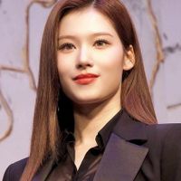 Sau Prada, Sana (TWICE) chính thức trở thành đại sứ YSL Beauty