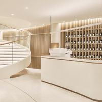 JLR Việt Nam ra mắt trung tâm trưng bày "Morden Luxury" đầu tiên trên thế giới tại Hà Nội, với không gian đẳng cấp và sang trọng, thể hiện tầm nhìn "Ngôi nhà thương hiệu".