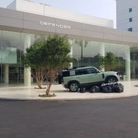 JLR Việt Nam ra mắt trung tâm trưng bày "Morden Luxury" đầu tiên trên thế giới tại Hà Nội, với không gian đẳng cấp và sang trọng, thể hiện tầm nhìn "Ngôi nhà thương hiệu".