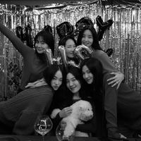 Nhan sắc Song Hye Kyo thu hút sự chú ý của mọi người.