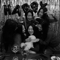 Nhan sắc Song Hye Kyo thu hút sự chú ý của mọi người.