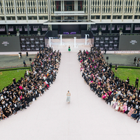 Sàn Runway như “dải lụa hồng” nằm trong khối kiến trúc Dinh Độc Lập