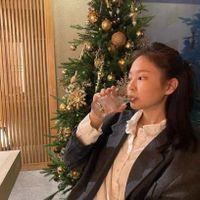 Cây thông Noel của Jennie-BlackPink năm 2023: Đơn giản nhưng độc nhất vô nhị