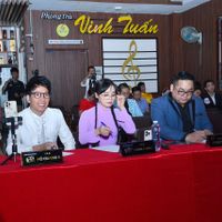 Vừa qua, Trang Nhung xuất hiện tại vòng Bán kết cuộc thi Tiếng hát Việt Toàn cầu tại Phía Nam. Kết quả chung cuộc là BTC đã chọn ra được 10 thí sinh hát tốt và xuất sắc trong buổi thi được đi tiếp vào vòng chung kết.     Để được vào thi chung kết thì BTC Cuộc thi sẽ đăng hình ảnh, số báo danh cùng phần trình diễn của 10 thí sinh lên trang fanpage của chương trình để cho khán giả bình chọn, Ban tổ chức sẽ chọn ra 6 thí sinh có lượt bình chọn cao thì theo thứ tự từ cao xuống thấp để đi tiếp vào vòng Chung kết Gala Tiếng hát Việt Toàn cầu 2023 được tổ chức truyền hình trực tiếp tại Nhà hát Thành phố (TPHCM) vào ngày 19/1/2024.     Góp mặt trên hàng ghế giám khảo, Trang Nhung đưa ra những nhận xét rất chi tiết. Trang Nhung được các thí sinh tâm phục, khẩu phục bởi chị có chuyên môn cao và kinh nghiệm lâu năm với nhiều cuộc thi chuyên nghiệp khốc liệt mà chị đã từng tham gia.     “Chứng tỏ chất lượng thí sinh ngoài đam mê ca hát thì còn hiểu nghề rất sâu sắc và có những thế hệ mới rất tiến bộ, văn minh, ưa học hỏi. Thiết nghĩ phải có những người có chuyên môn dám nhận trách nhiệm, chịu được áp lực từ nhiều phía để nói ra những điểm yếu, những sai sót để thí sinh rút kinh nghiệm và khắc phục được để các bạn có cơ hội phát triển theo nghề một cách nghiêm túc và mạnh mẽ hơn khi đã đam mê.” – nữ giám khảo Trang Nhung chia sẻ.     Được nhắc đến là một giám khảo khá khó tính nhưng Trang Nhung được thí sinh yêu mến bởi sự gần gũi và chân thành mà cô mang đến. Chính những điều này chính là động lực để các thí sinh cố gắng nhiều hơn nữa tại cuộc thi.