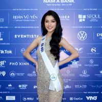 Hoàng Nhung chạm vương miện Miss Cosmo Việt Nam 2023