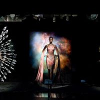 Triển lãm “Iris van Herpen: Sculpting the Senses” ở bảo tàng Pháp