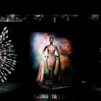 Triển lãm “Iris van Herpen: Sculpting the Senses” ở bảo tàng Pháp