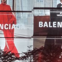 Lịch sử thương hiệu Balenciaga trong thiết kế thời trang hiện đại và bền vững