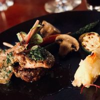 Khách sạn Mashpi Lodge độc đáo nằm giữa rừng núi Ecuador qua ống kính của BBC
