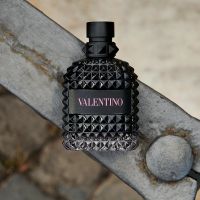 Top-10-chai-nuoc-hoa-Valentino-duoc-ua-chuong-nhat.webp