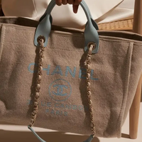 Túi xách Chanel Deauville: Người bạn đồng hành ven bờ biển