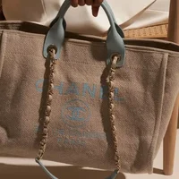 Túi xách Chanel Deauville: Người bạn đồng hành ven bờ biển
