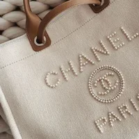 Túi xách Chanel Deauville: Người bạn đồng hành ven bờ biển