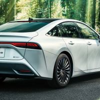 Xe chạy hydro Toyota Mirai 2024 ra mắt