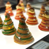 Bộ 3 Xmas Tree với các lựa chọn nhân hấp dẫn là Green Tea, Tiramisu & Chocolate