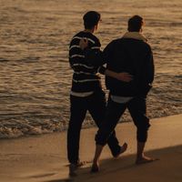 adv-ss23-father-son-desktop.jpg