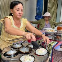 Quán bánh xèo mực 70 năm ở Nha Trang