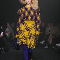 burberry-fall-2023-15-1676945649.jpg?w=1200&h=0&q=100&dpr=1&fit=crop&s=voWHuORDFhRUznnY-L0XQg