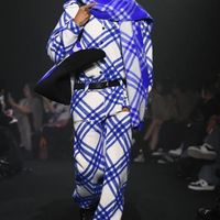 burberry-fall-2023-27-1676945649.jpg?w=1200&h=0&q=100&dpr=1&fit=crop&s=lUY6GI_T9qxXPl_gXPeBgA
