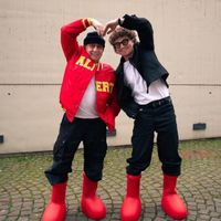 giay-do-13-1676880396.jpg?w=1200&h=0&q=100&dpr=1&fit=crop&s=tvm-AhO1xydSwDZJoUGjkQ