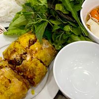 Quán nem cua bể, bánh mì cay lâu đời ở Hải Phòng