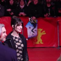 Anne Hathaway ở Liên hoan phim Berlin 2023 (video: PageSix)