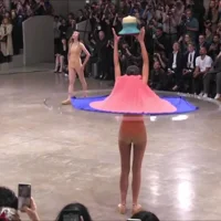 Issey Miyake Xuân Hè 2020