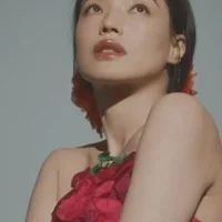 Thư Kỳ chụp hình cho tạp chí CR Fashion Book