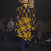00015-burberry-fall-2023-ready-to-wear-credit-gorunway-scaled.jpg