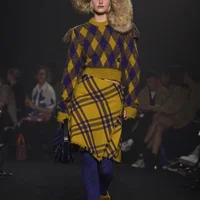00015-burberry-fall-2023-ready-to-wear-credit-gorunway-scaled.jpg