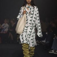 00024-burberry-fall-2023-ready-to-wear-credit-gorunway-scaled.jpg