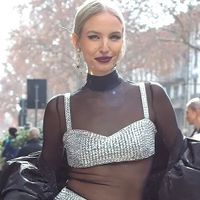 Mốt bra top, quần dài quét đất được chuộng ở Milan Fashion Week