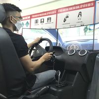 Học lái xe trên cabin mô phỏng