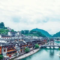 Phượng Hoàng Cổ Trấn