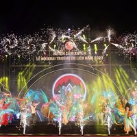 Các tiết mục văn nghệ đặc sắc “Người đi xây hồ kẻ gỗ” chào đón mùa du lịch mới của huyện Cẩm Xuyên