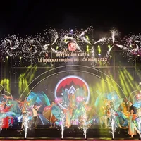 Các tiết mục văn nghệ đặc sắc “Người đi xây hồ kẻ gỗ” chào đón mùa du lịch mới của huyện Cẩm Xuyên