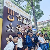 diem-check-in-hap-dan-cho-gioi-tre-tai-le-hoi.jpg