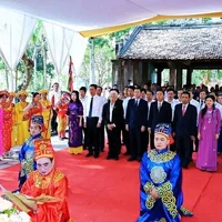 23-04-27-thanh-hoa-le-hoi-den-le-hoan-2.jpg