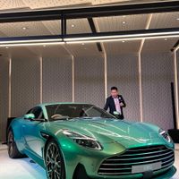 Aston Martin DB12