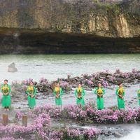 nghệ thuật thời trang thổ cẩm 