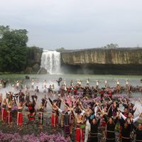 nghệ thuật thời trang thổ cẩm 