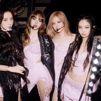 Đi xem concert Born Pink, học ngay phong cách làm đẹp Black Pink nào!