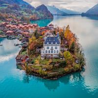 Hồ Brienz nổi tiếng tuyệt đẹp ở Thụy Sĩ.