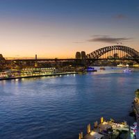 Cầu cảng Sydney nhìn từ khách sạn.