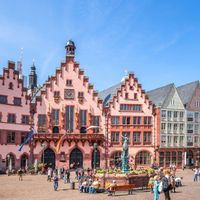 Quảng trường Romerberg ở thành phố Frankfurt, Đức. Ảnh: www.britannica.com.