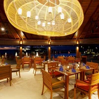 Tận hưởng Maldives biển xanh cát trắng ở Centara Ras Fushi Resort & Spa  Maldives - iVIVU.com