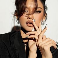 Mai Ngô đóng MV ca nhạc