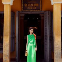 Khả Ngân cùng thời trang Elise